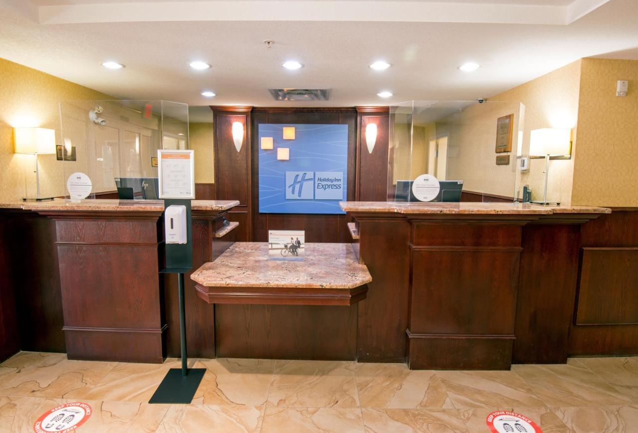 Holiday Inn Express Hotel & Suites Edson By Ihg Exterior photo