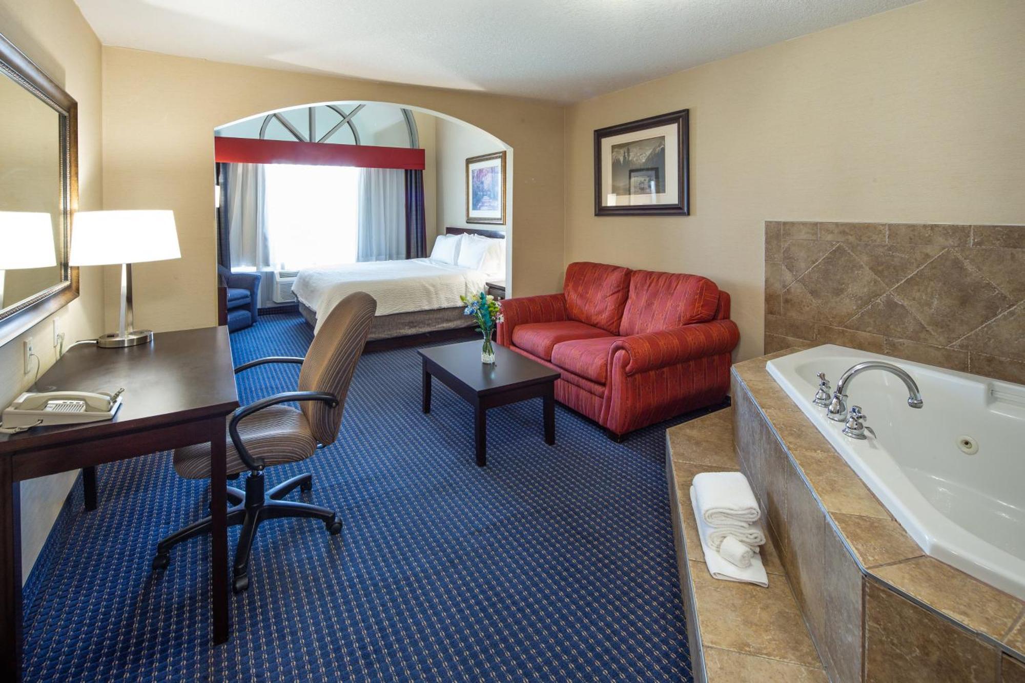 Holiday Inn Express Hotel & Suites Edson By Ihg Exterior photo