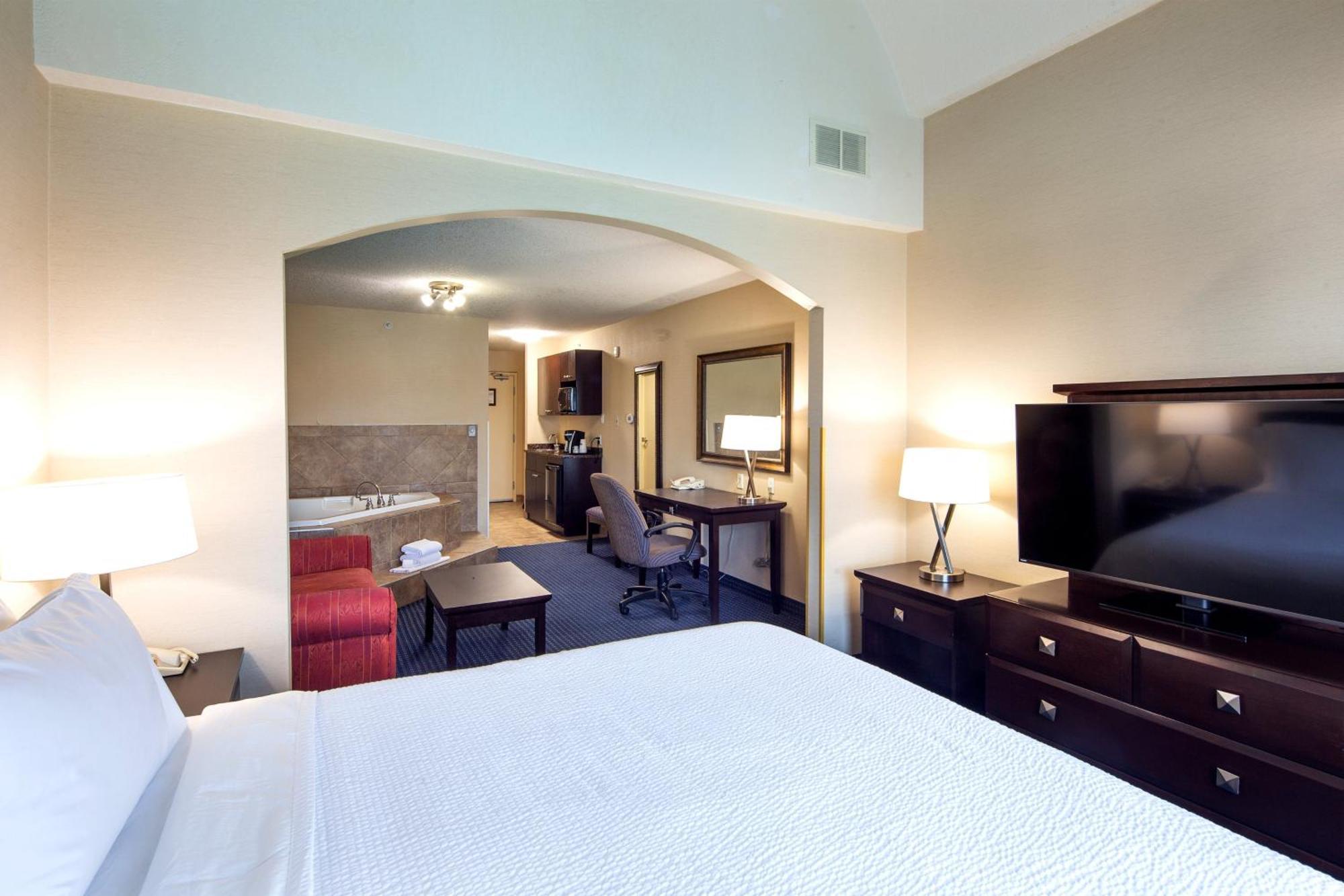 Holiday Inn Express Hotel & Suites Edson By Ihg Exterior photo
