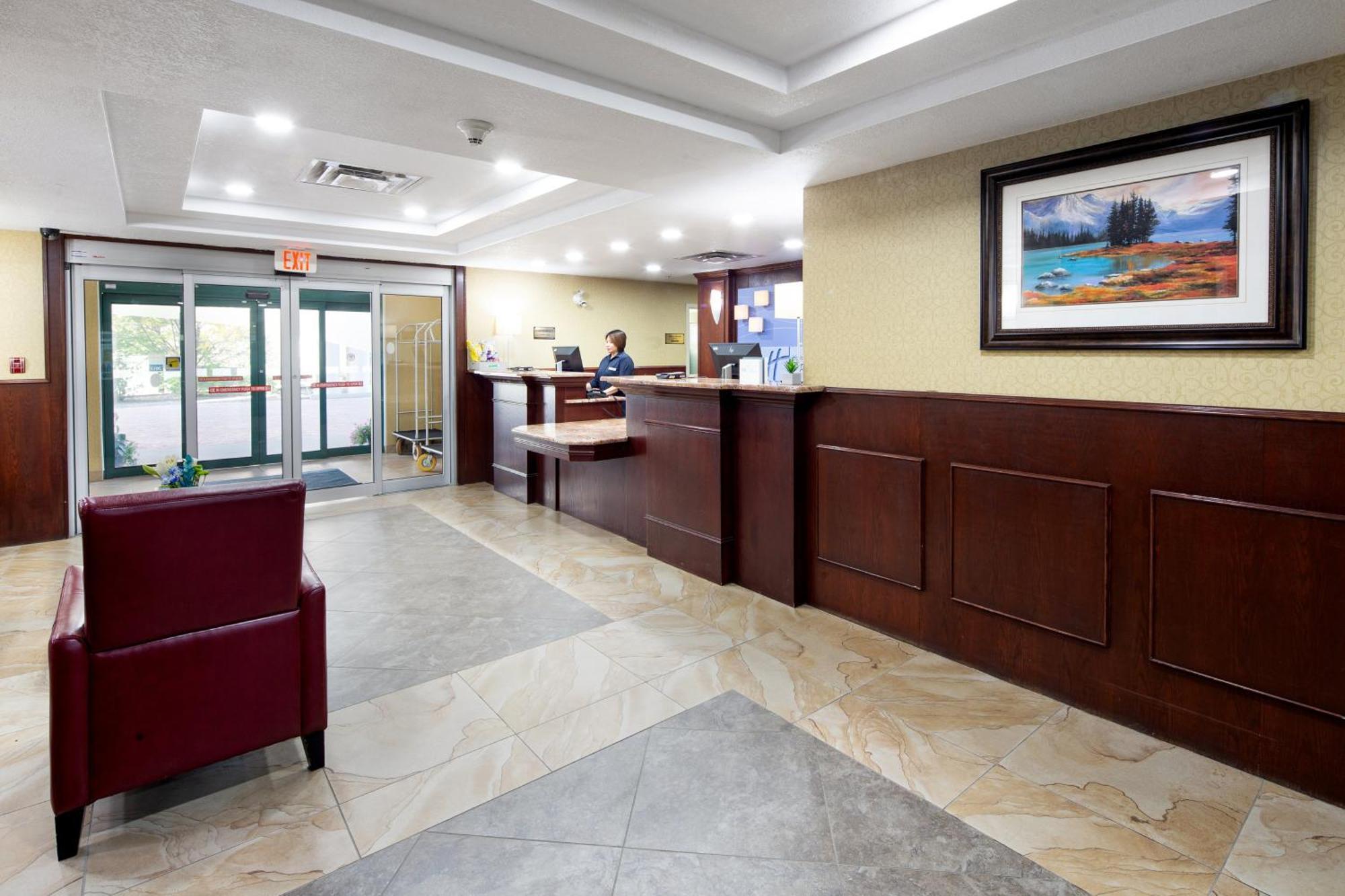 Holiday Inn Express Hotel & Suites Edson By Ihg Exterior photo