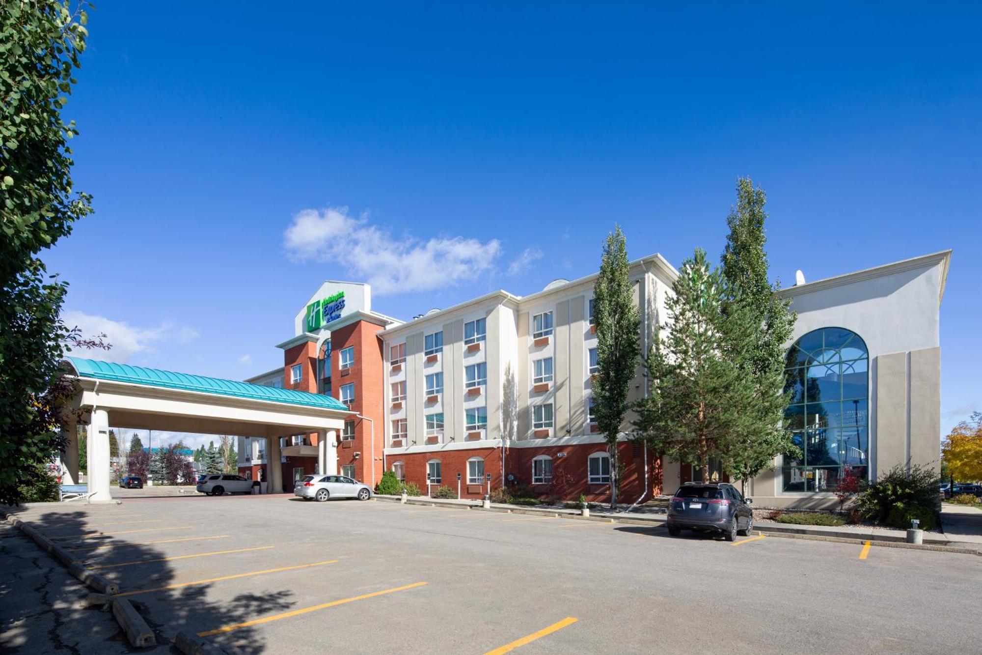 Holiday Inn Express Hotel & Suites Edson By Ihg Exterior photo
