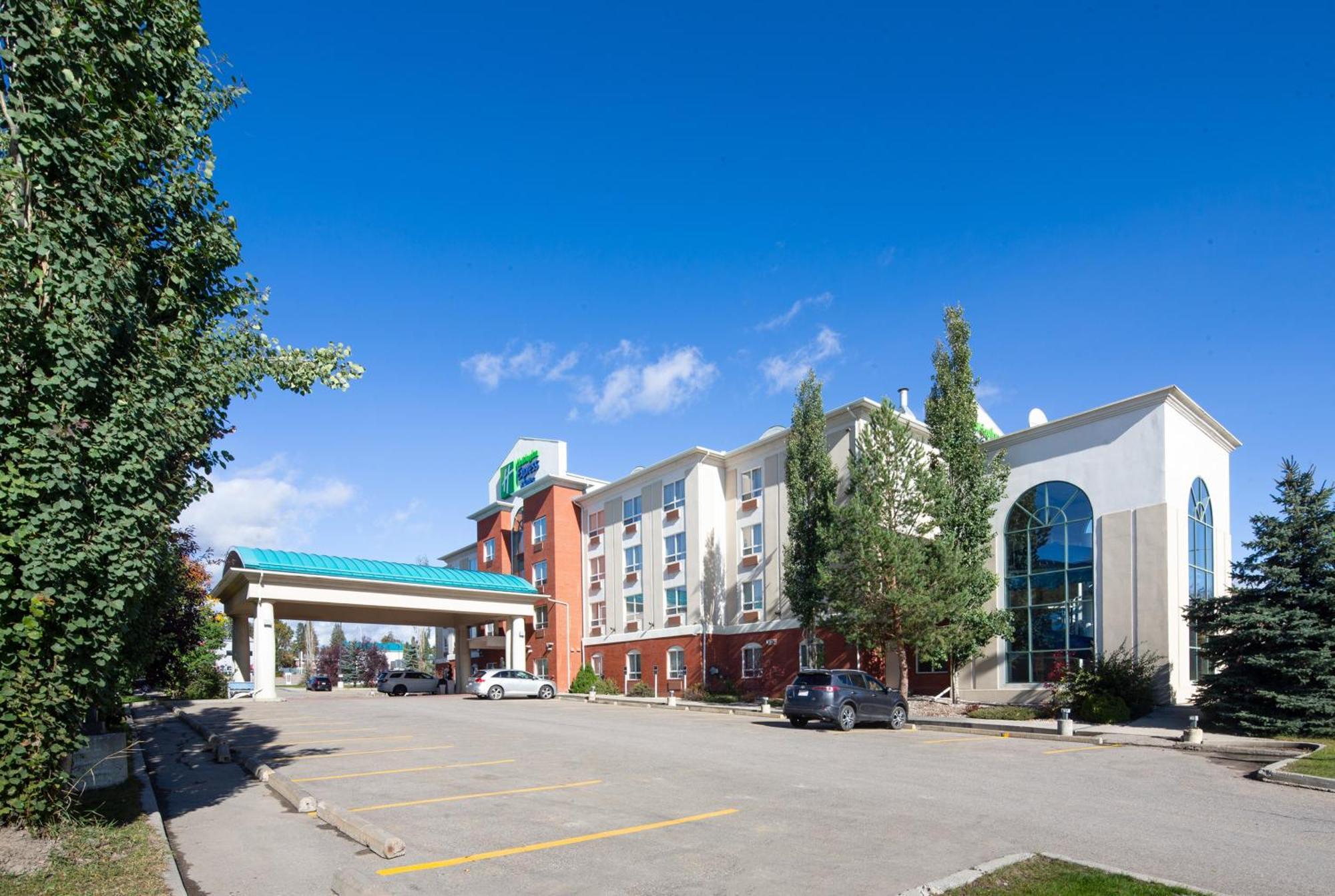 Holiday Inn Express Hotel & Suites Edson By Ihg Exterior photo