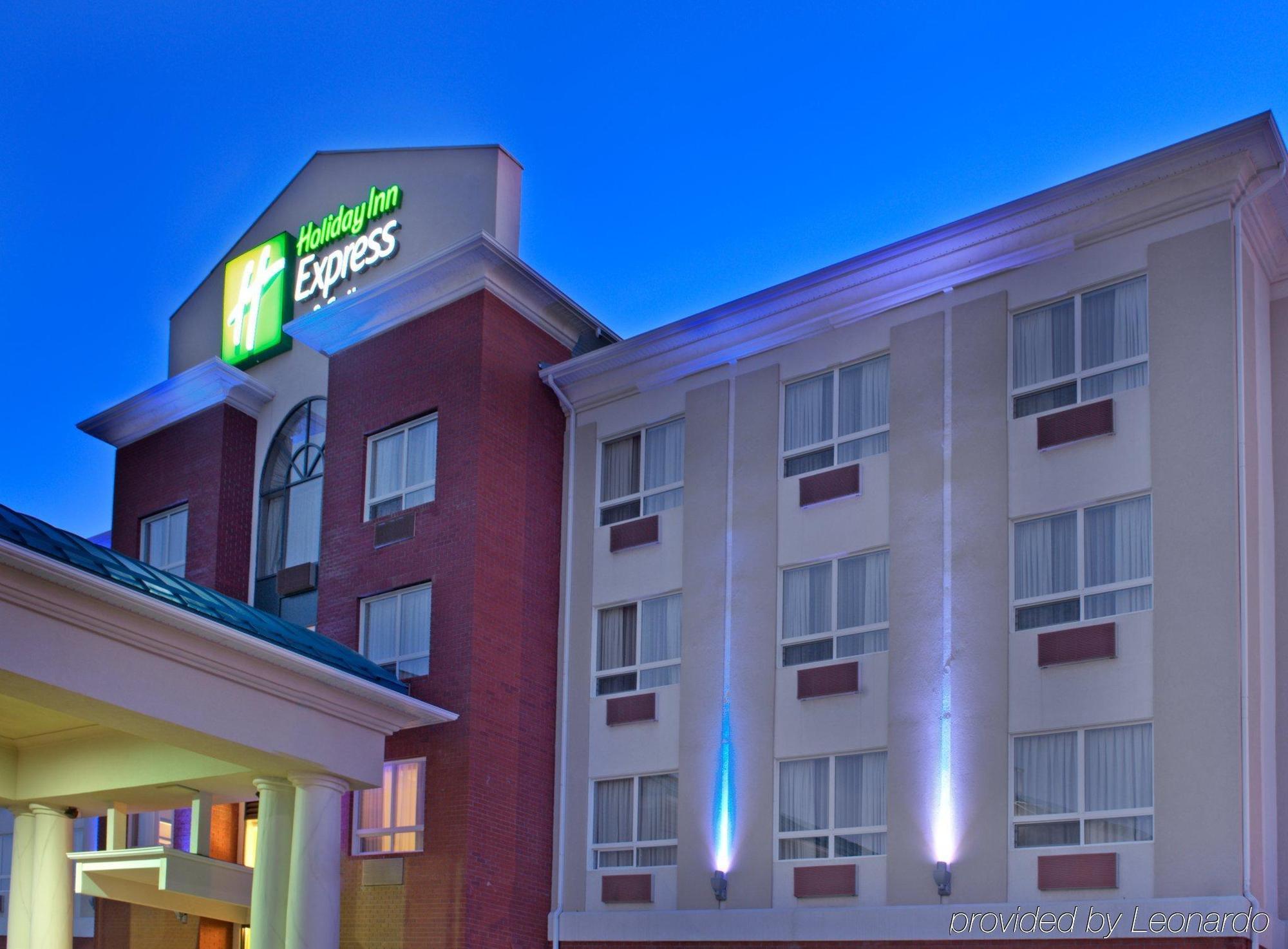 Holiday Inn Express Hotel & Suites Edson By Ihg Exterior photo