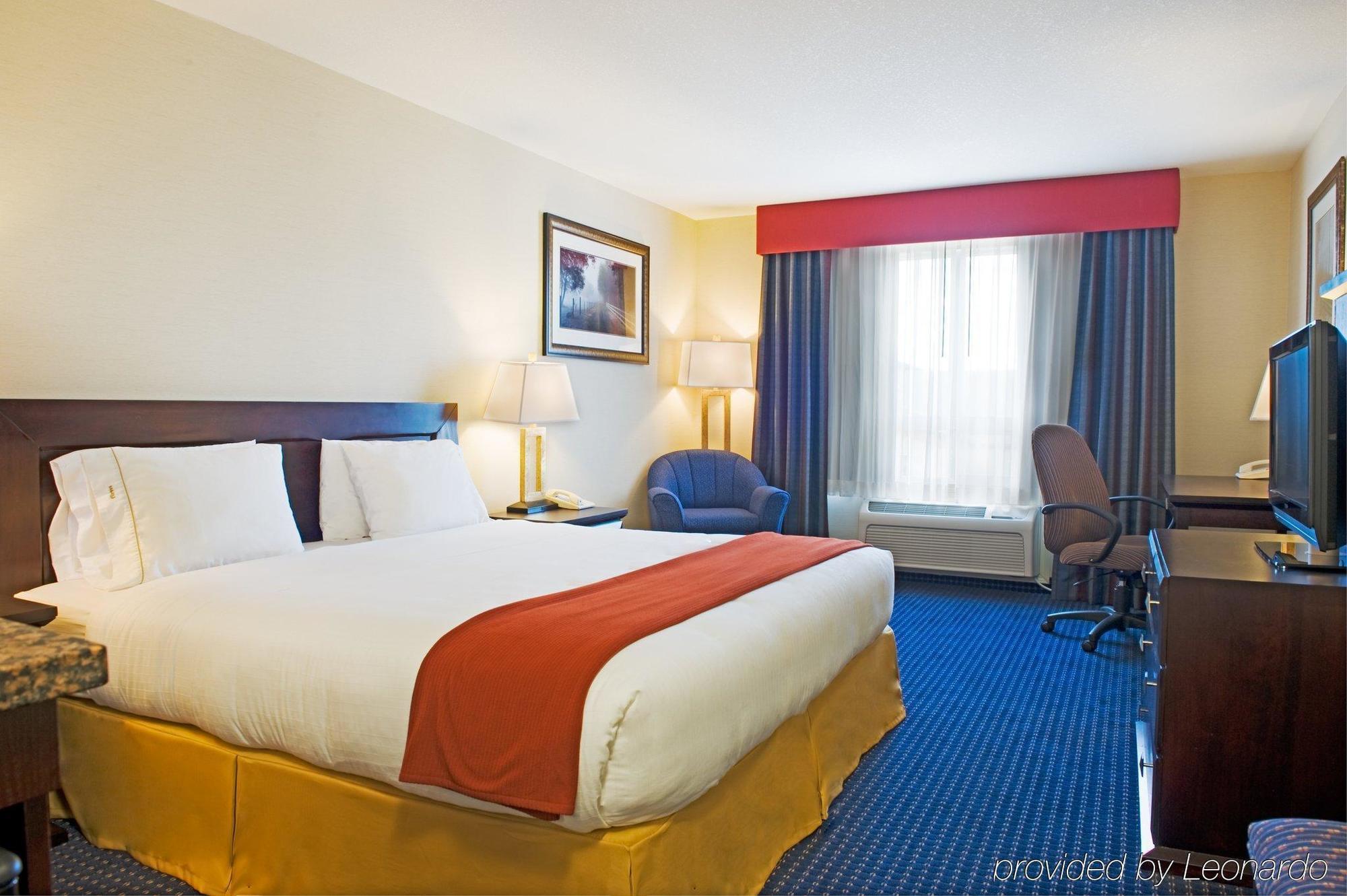 Holiday Inn Express Hotel & Suites Edson By Ihg Exterior photo