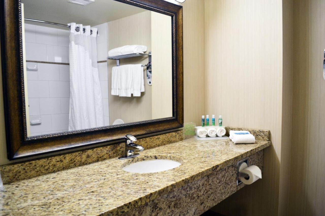 Holiday Inn Express Hotel & Suites Edson By Ihg Exterior photo